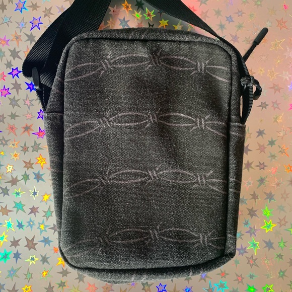 Petals and Peacocks Razor Wire Shoulder Bag - Picture 2 of 4